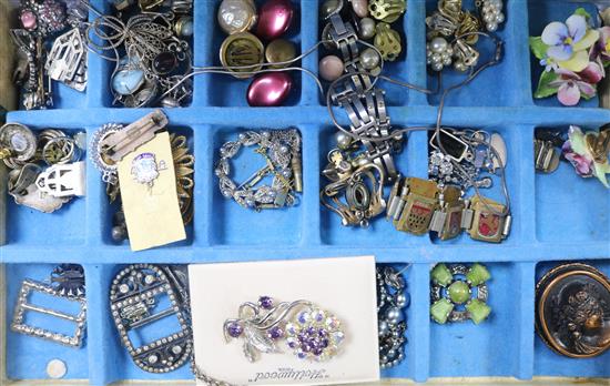 A collection of costume jewellery